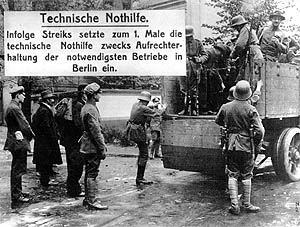 Transport bewaffneter technischer Zeitfreiwilliger zu ihrem Einsatzort, 1919